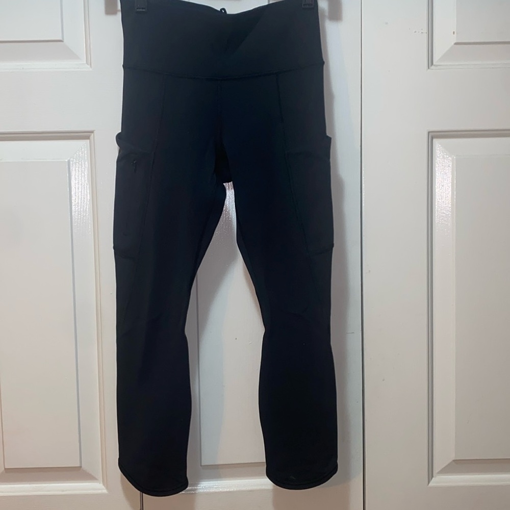 Black Athleta crop leggings